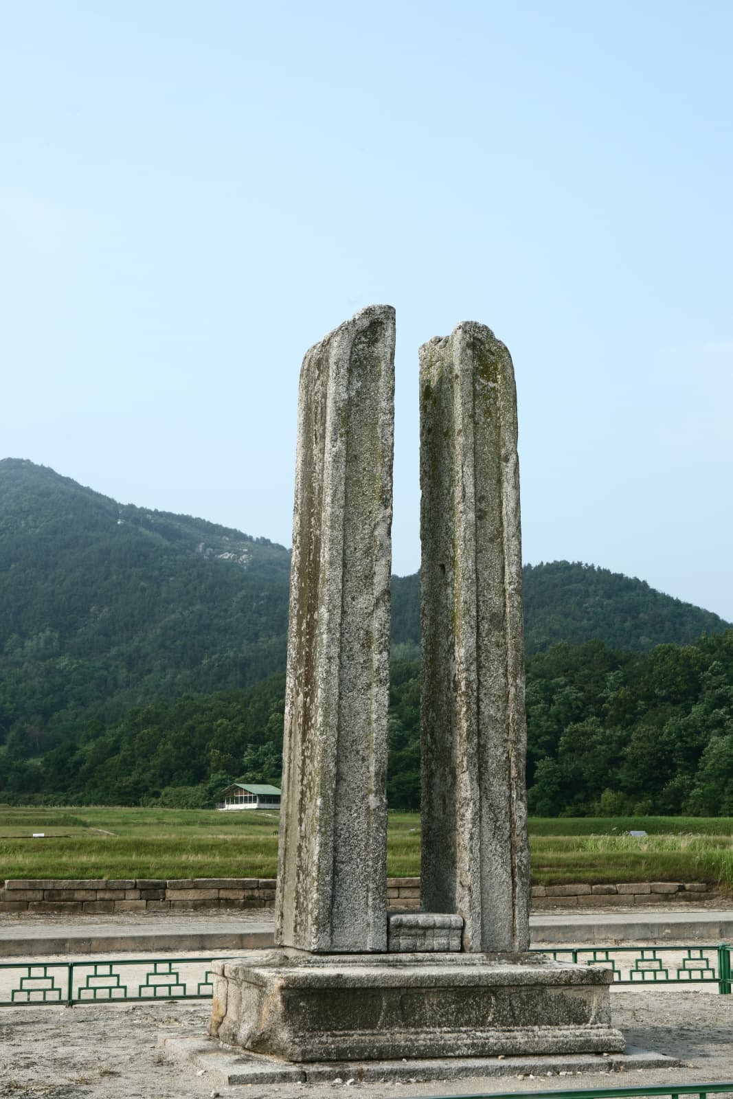 익산 미륵사지 당간지주 — 미륵사지 당간지주