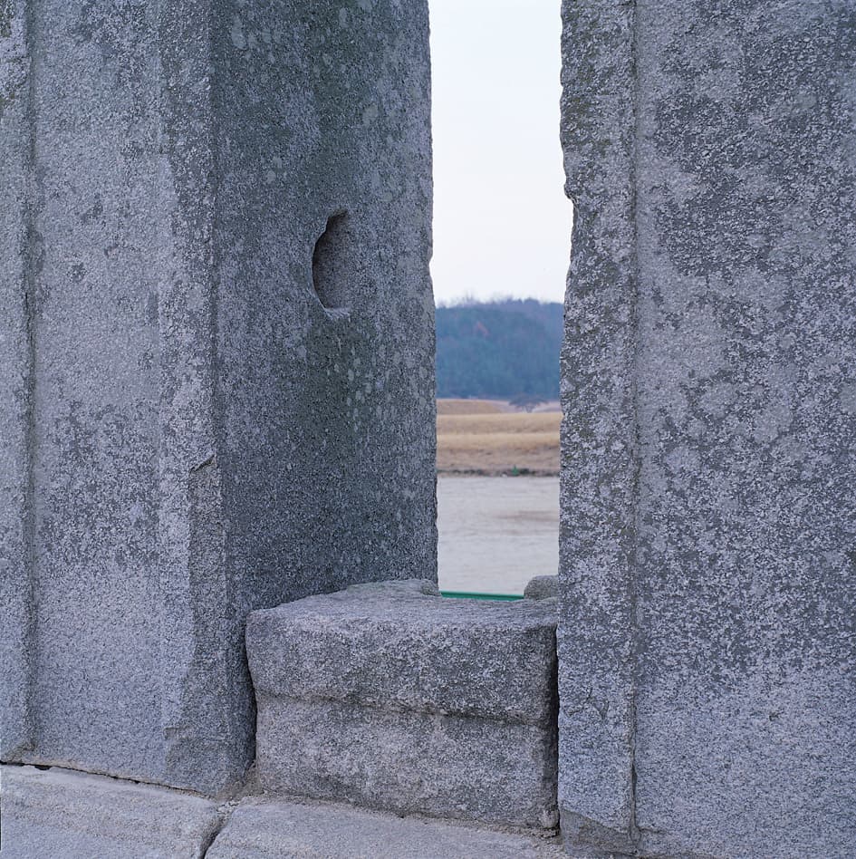 익산 미륵사지 당간지주 — 동 당간지주 하부 간구