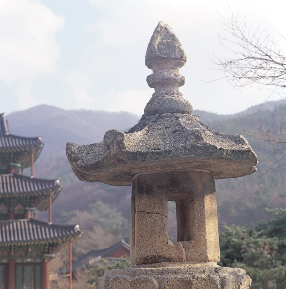 김제 금산사 석등 — 석등 화사석과 옥개석