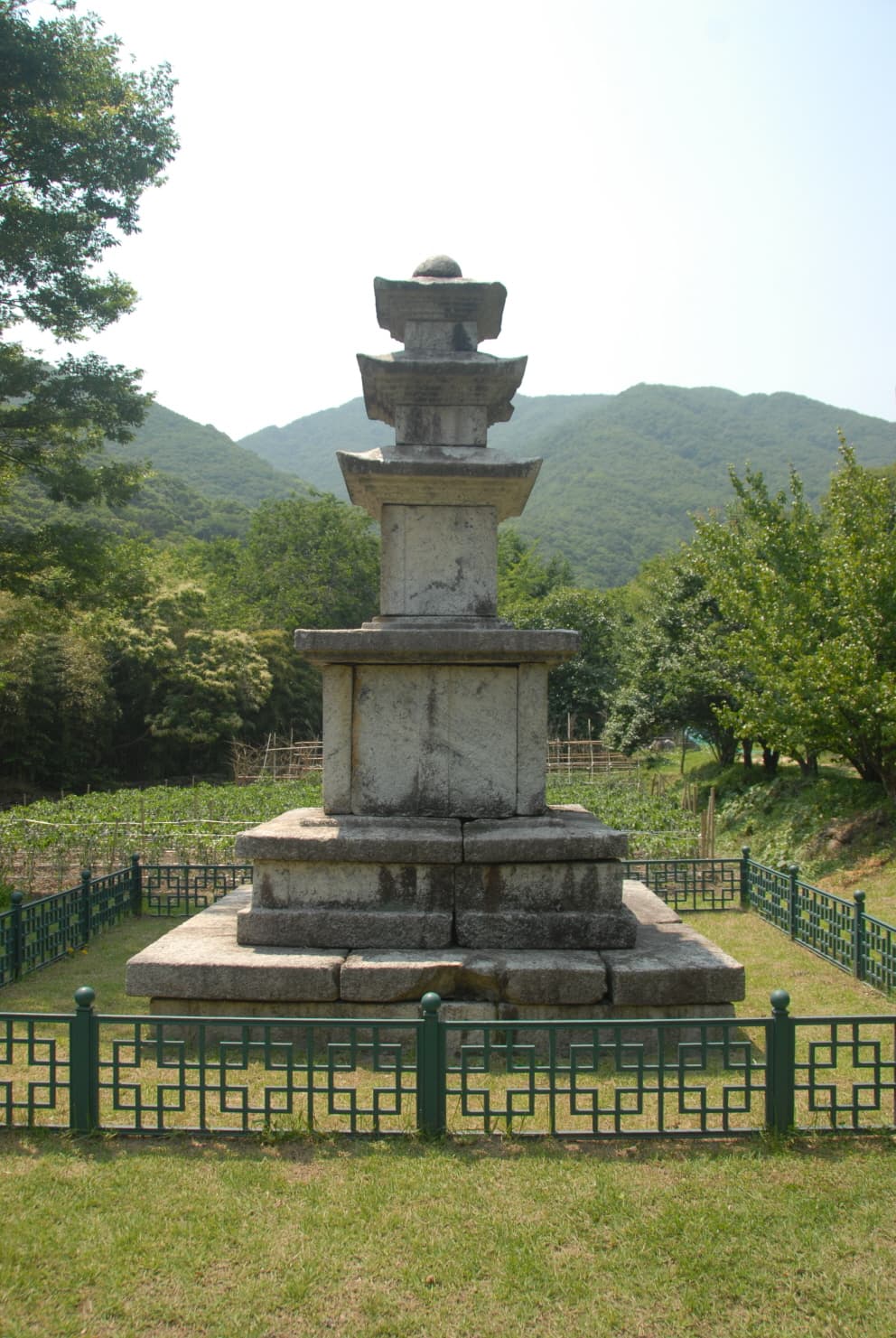 구례 연곡사 삼층석탑 — 구례 연곡사 삼층석탑