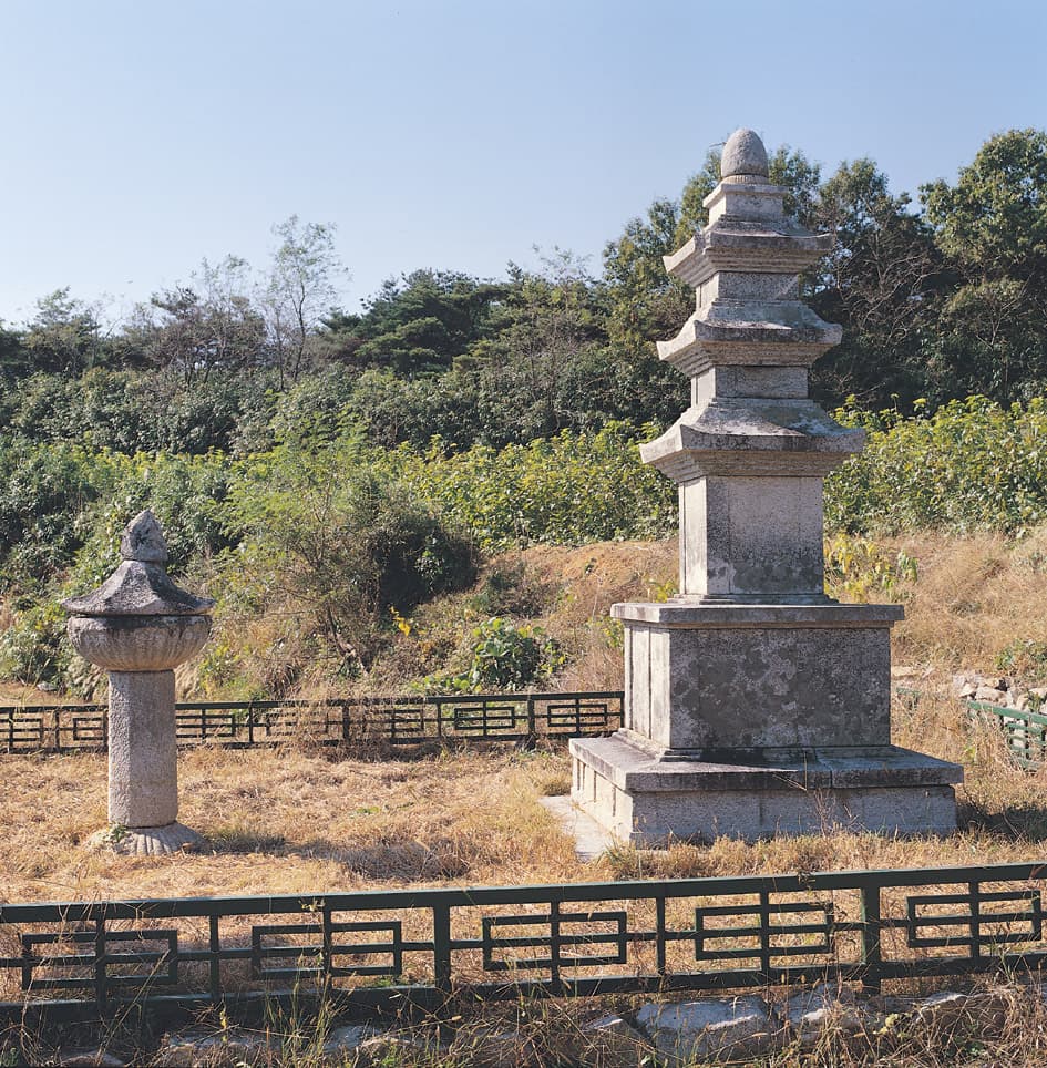 영광 신천리 삼층석탑 — 영광 신천리삼층석탑