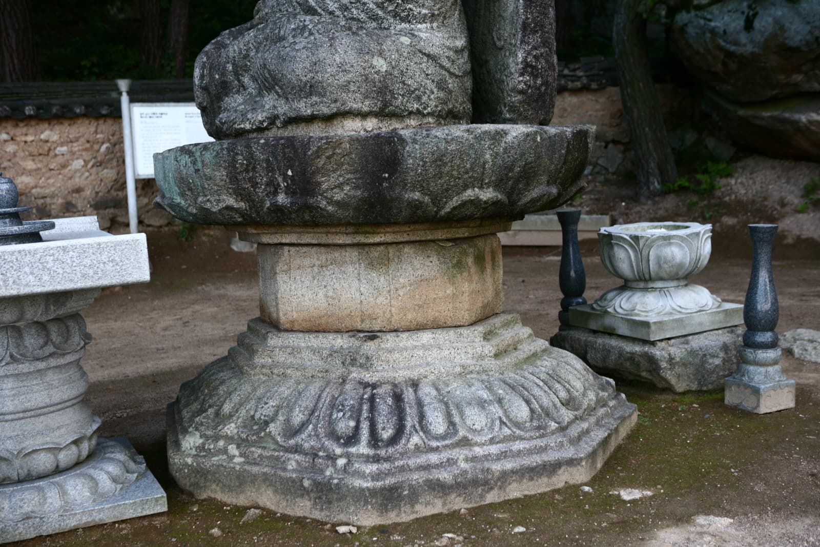 경주 남산 미륵곡 석조여래좌상 — 경주 남산 미륵곡 석조여래좌상 대좌