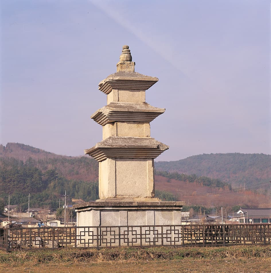 경주 천군동 동·서 삼층석탑 — 서탑