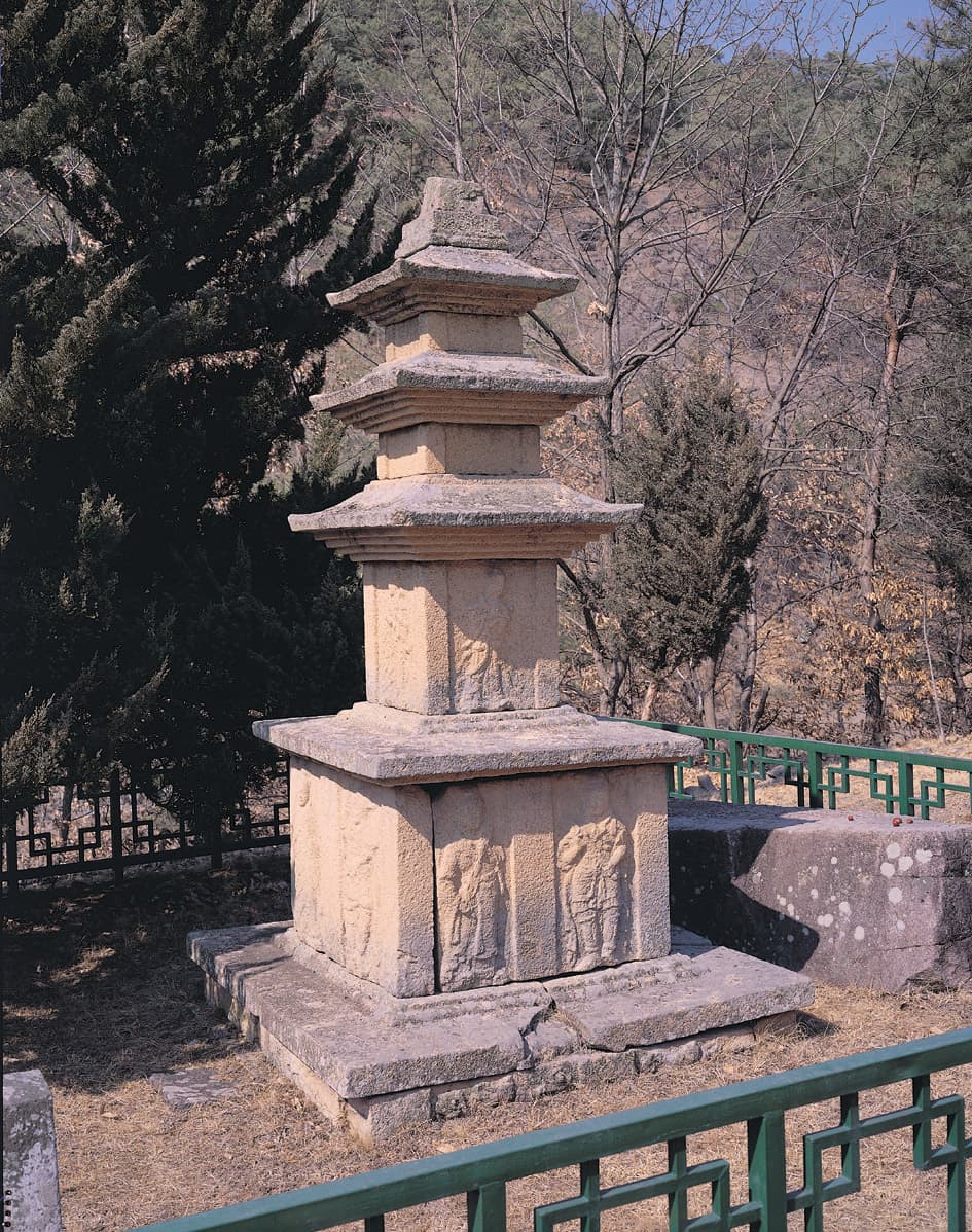 의성 관덕리 삼층석탑 — 의성 관덕리 삼층석탑