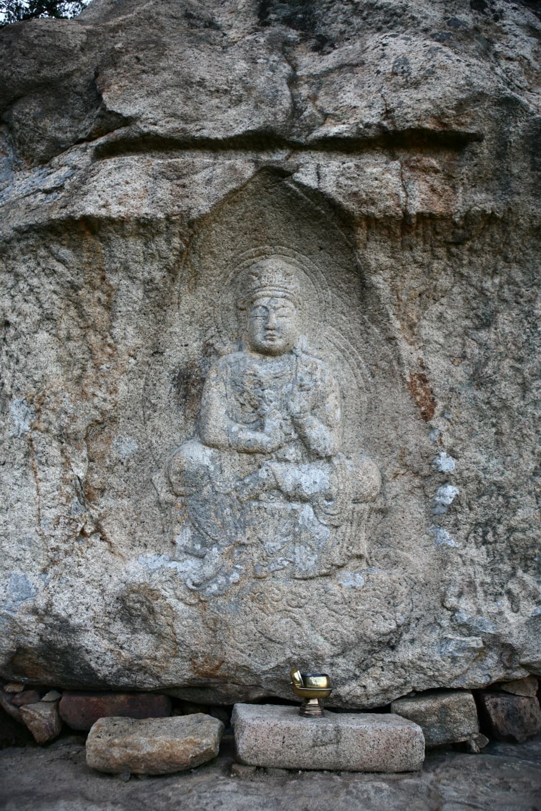 경주 남산 신선암 마애보살반가상 — 경주남산신선암마애보살반가상