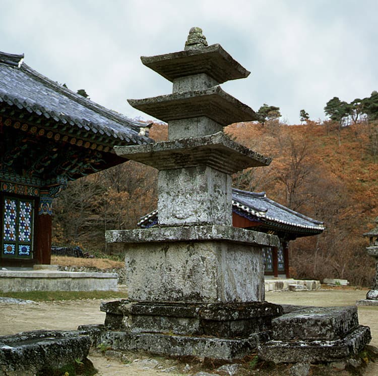 김천 청암사 수도암 동·서 삼층석탑 — 청암사수도암삼층석탑