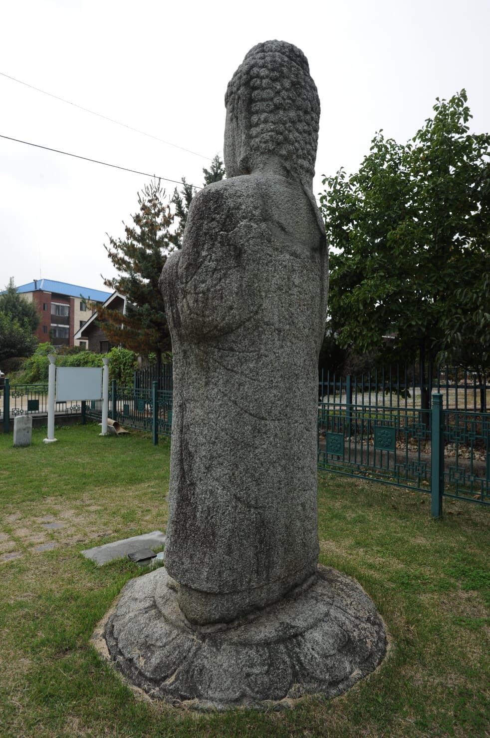 예천 동본리 석조여래입상 — 예천 동본리 석조여래입상