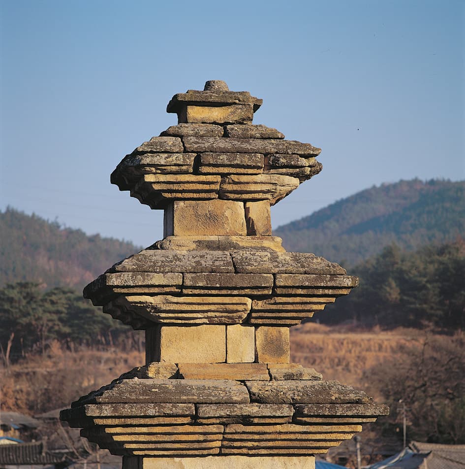 구미 낙산리 삼층석탑 — 2·3층탑신과 상륜부 노반석