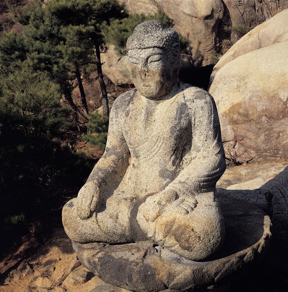 경주 남산 삼릉계 석조여래좌상 — 석조여래좌상의 불신
