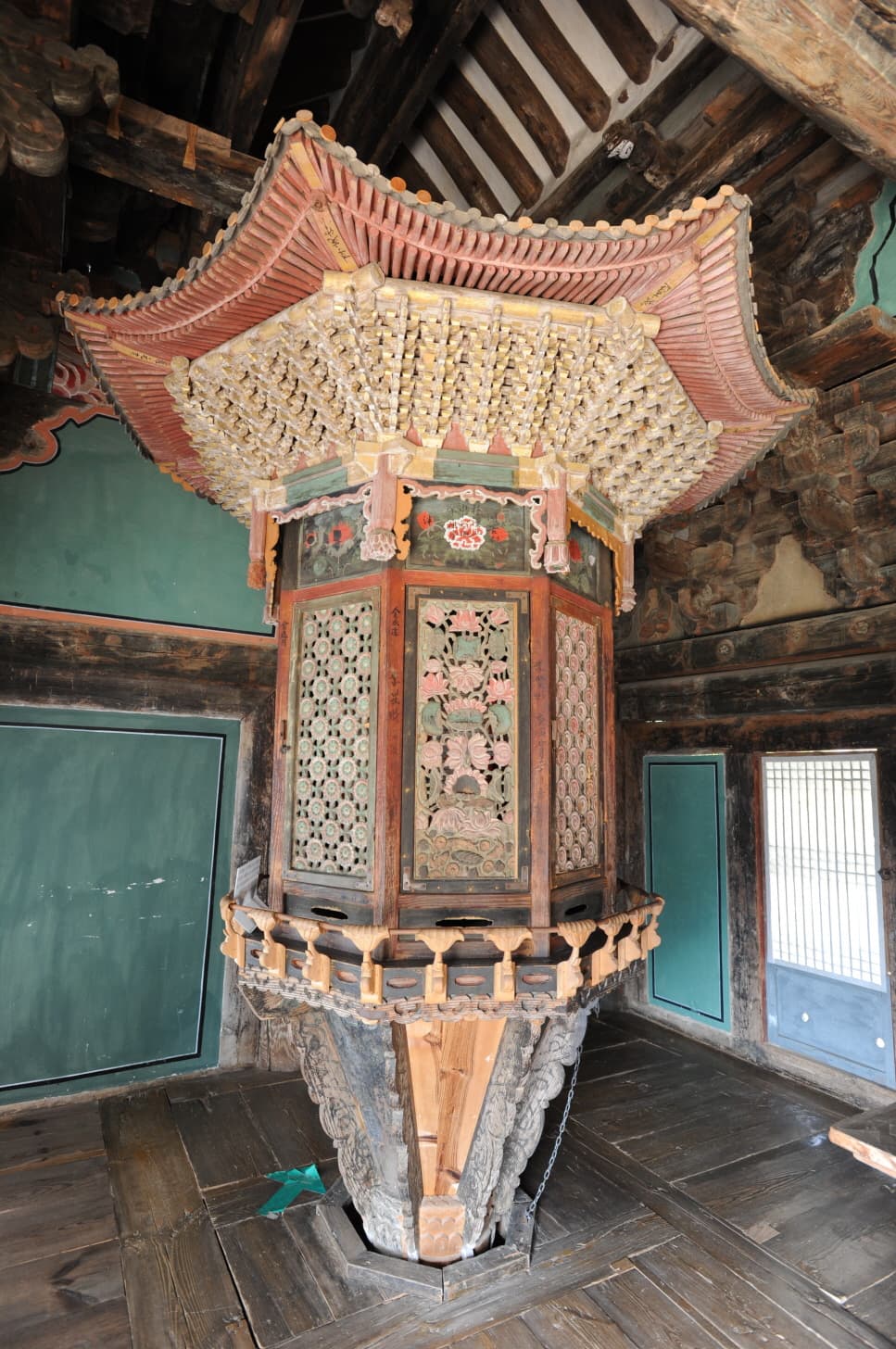 예천 용문사 윤장대 — 예천 용문사 윤장대(醴泉 龍門寺 輪藏臺)
