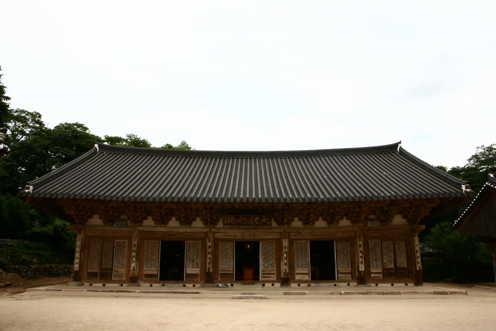 경주 기림사 대적광전 — 경주 기림사 대적광전