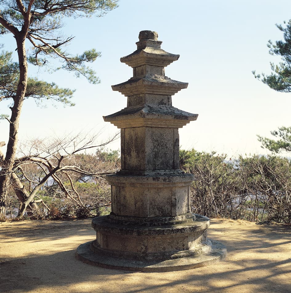 경주 석굴암 삼층석탑 — 경주 석굴암 삼층석탑