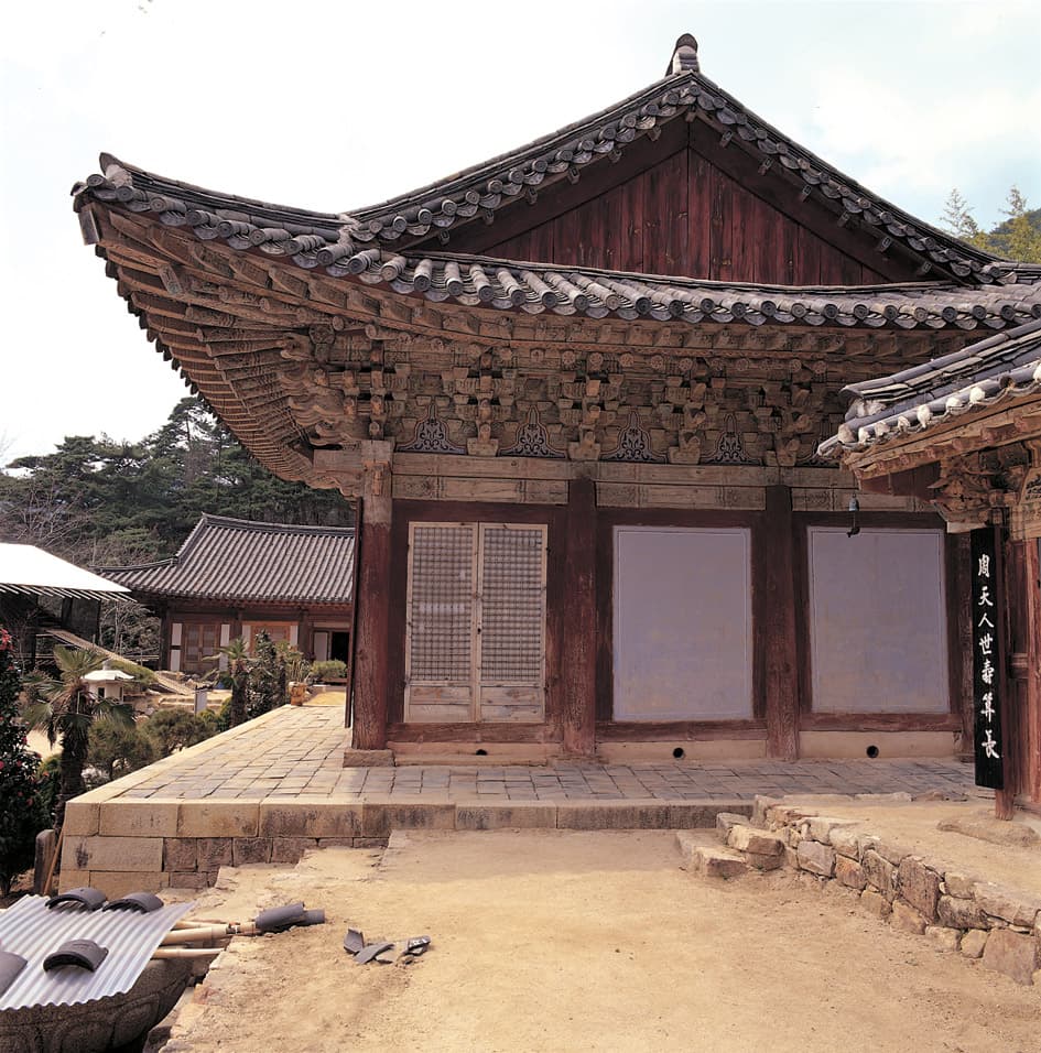 창녕 관룡사 대웅전 — 관룡사 대웅전 측면