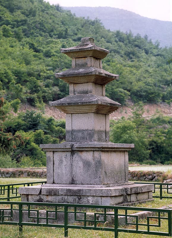 의령 보천사지 삼층석탑 — 의령 보천사지 삼층석탑