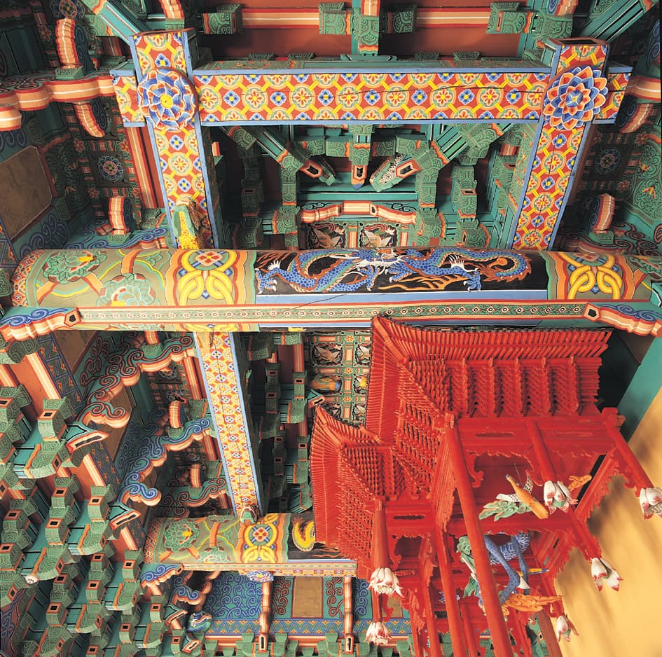 산청 율곡사 대웅전 — 율곡사 대웅전 내부 천장
