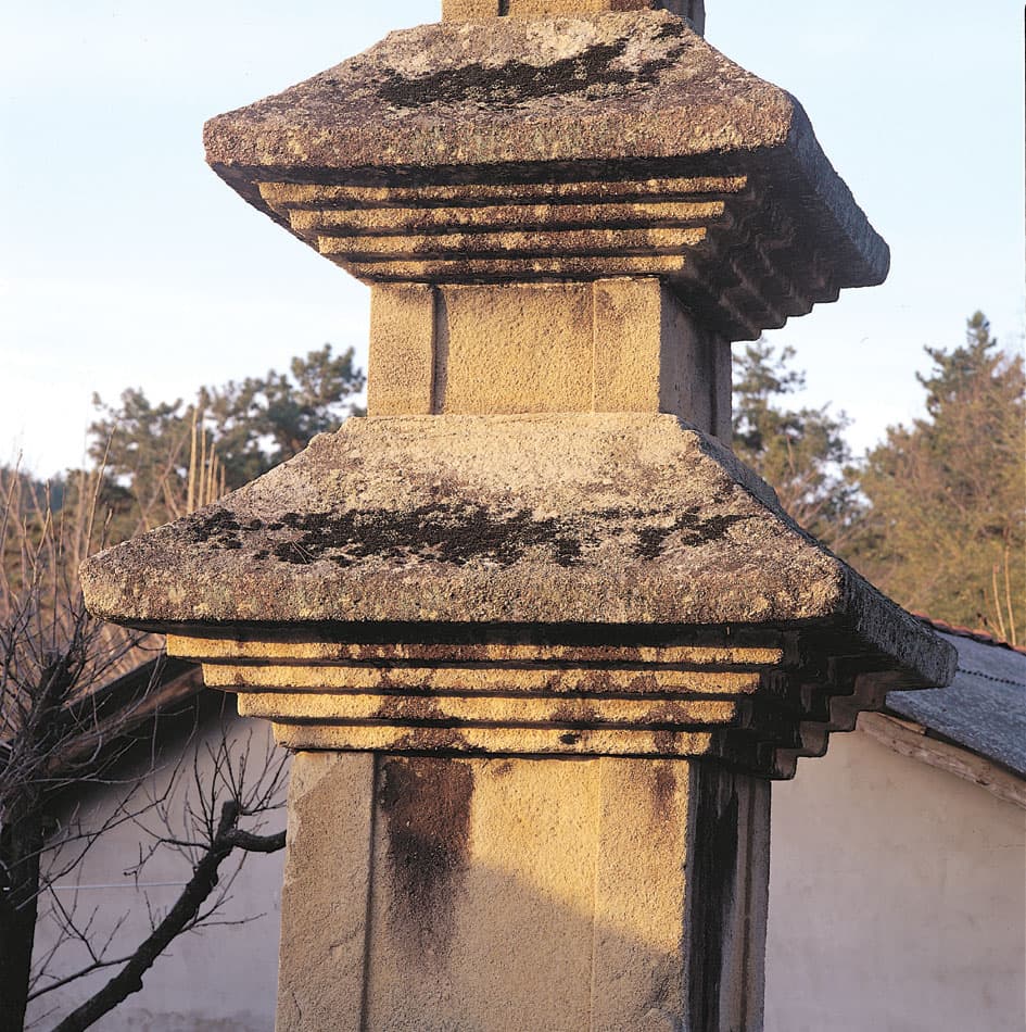 진주 묘엄사지 삼층석탑 — 옥개석 세부