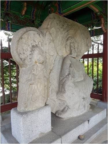 청주 비중리 석조여래삼존상 및 석조여래입상 — 보물 청주 비중리 석조여래삼존상 및 석조여래입상