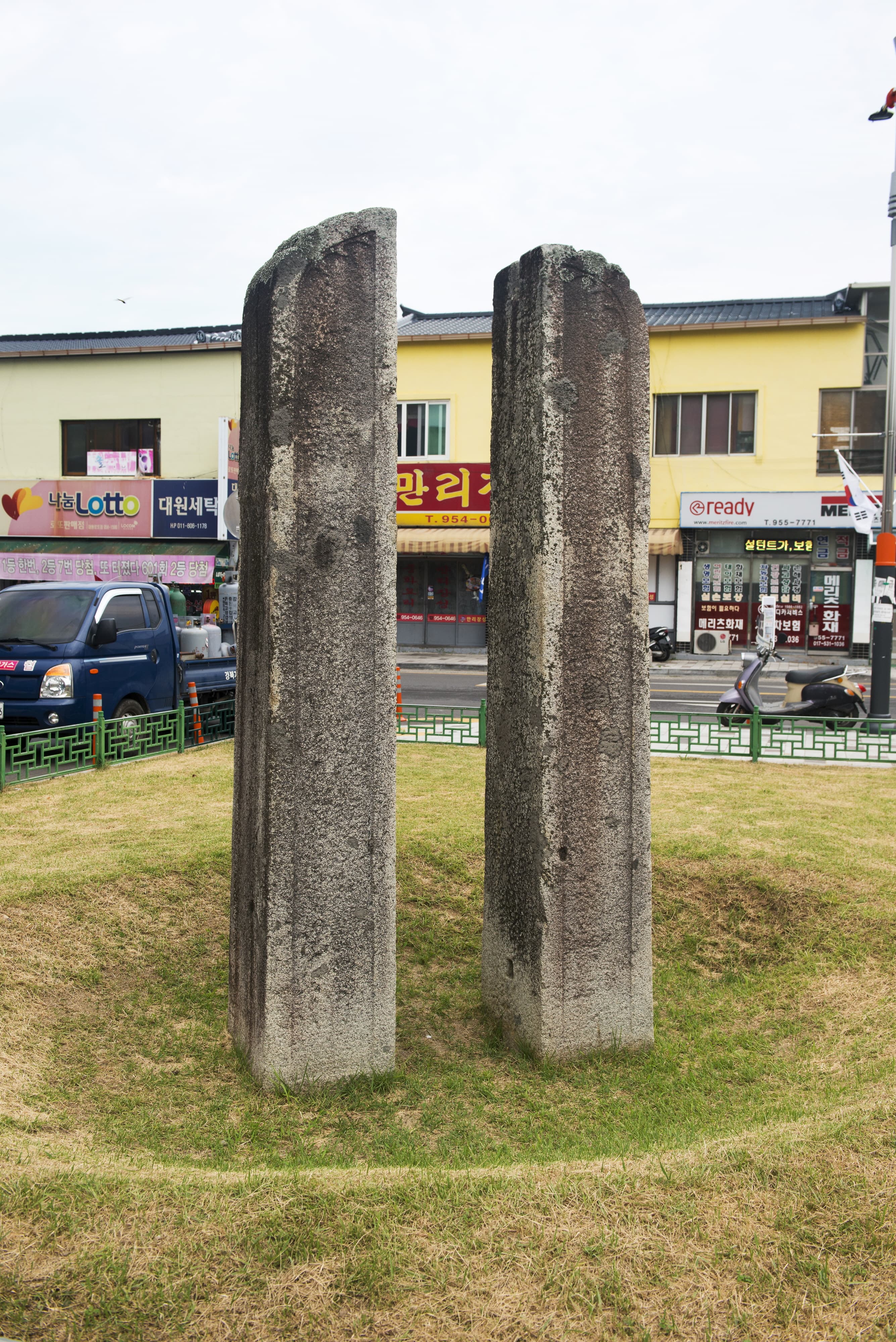 고령 지산리 당간지주 — 고령 지산리 당간지주_전경 (촬영년도 : 2015년)