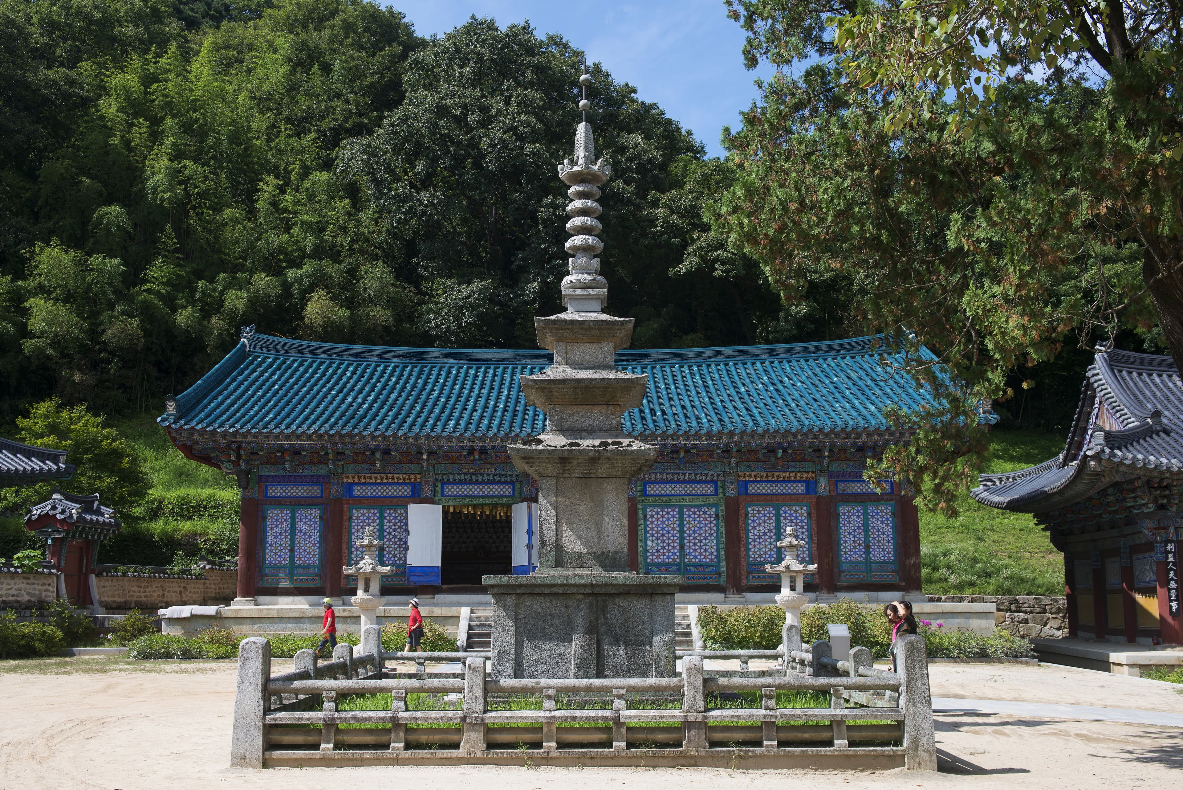 문경 도천사지 삼층석탑 — 문경 도천사지 삼층석탑_정면1 (촬영년도 : 2015년)