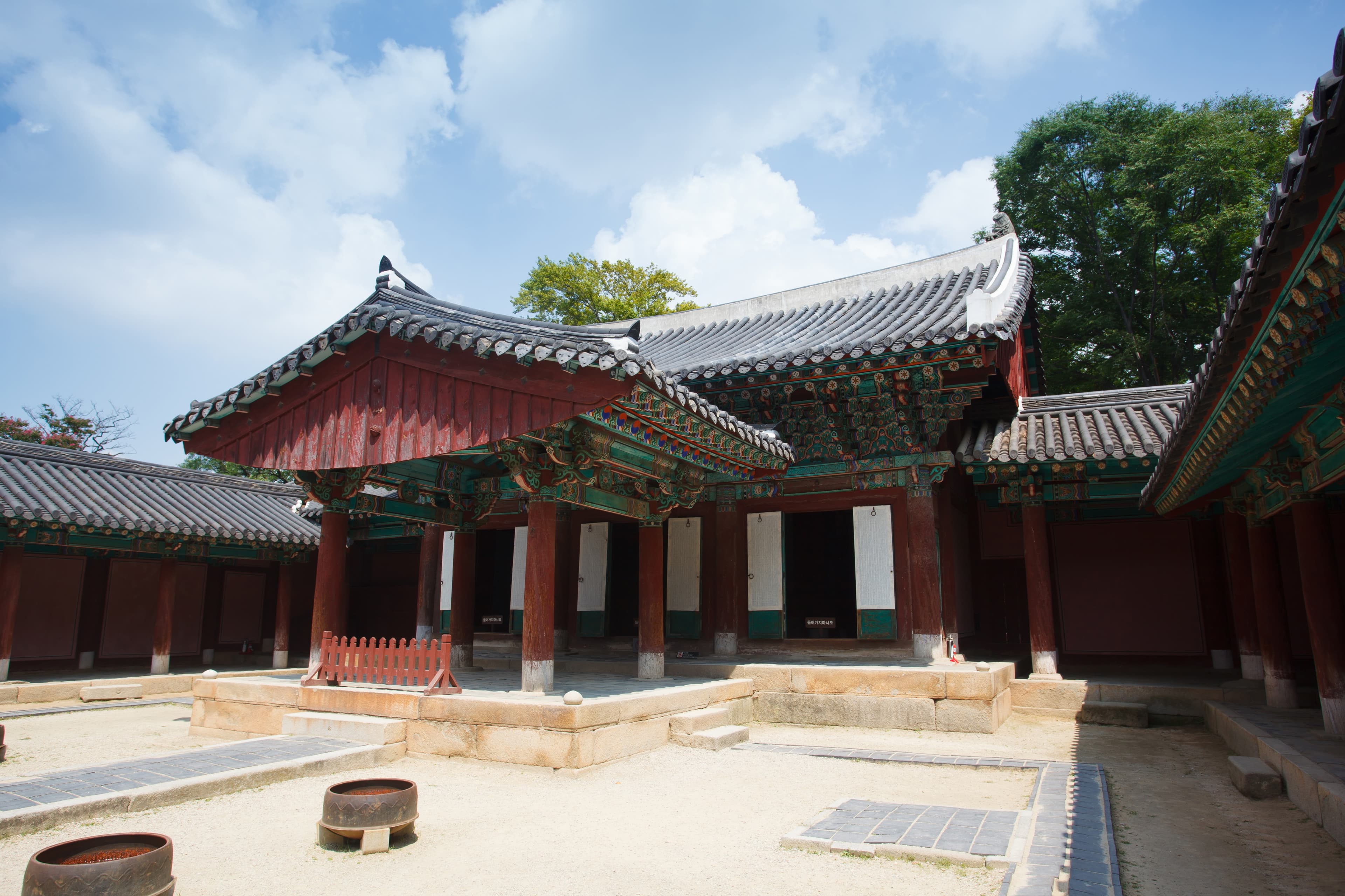 전주 경기전 정전 — 전주 경기전 정전_우측에서 바라 본 정전 (촬영년도 : 2015년)