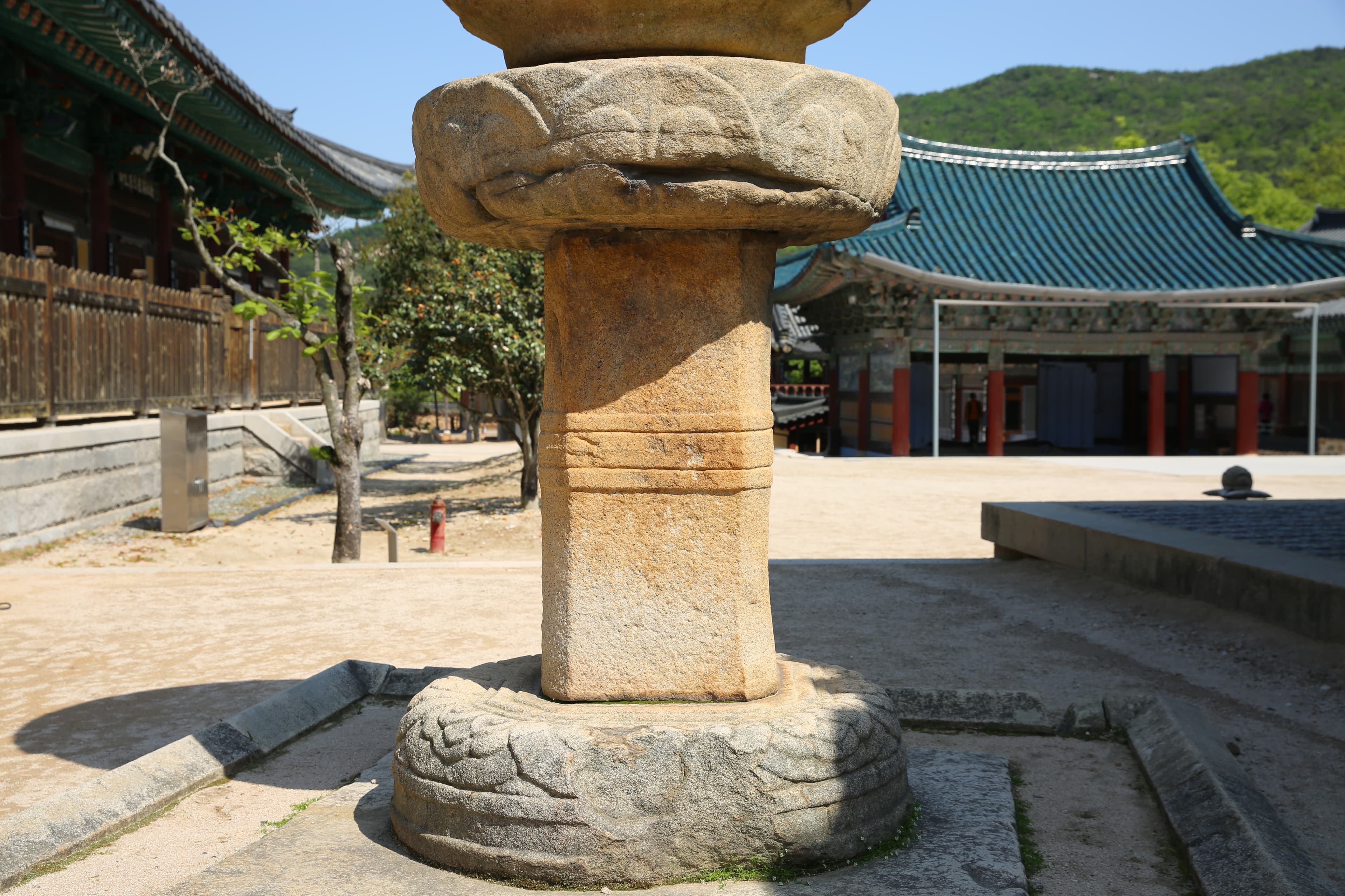 양산 통도사 봉발탑 — 양산 통도사 봉발탑_간주석(서측면)289_건축_2018년(출처 : 국립문화재연구소)
