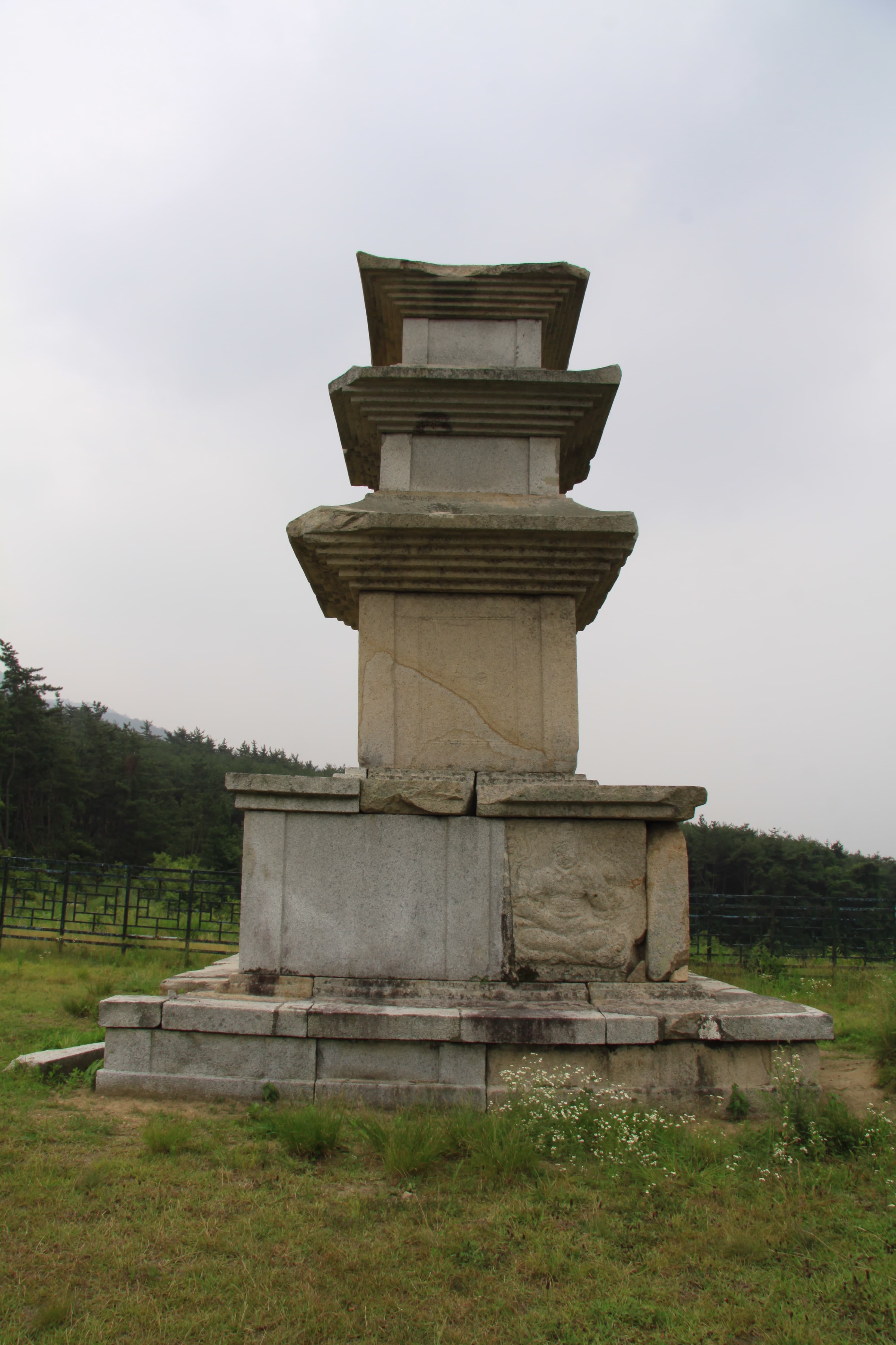 경주 남산 창림사지 삼층석탑 — 경주 남산 창림사지 삼층석탑